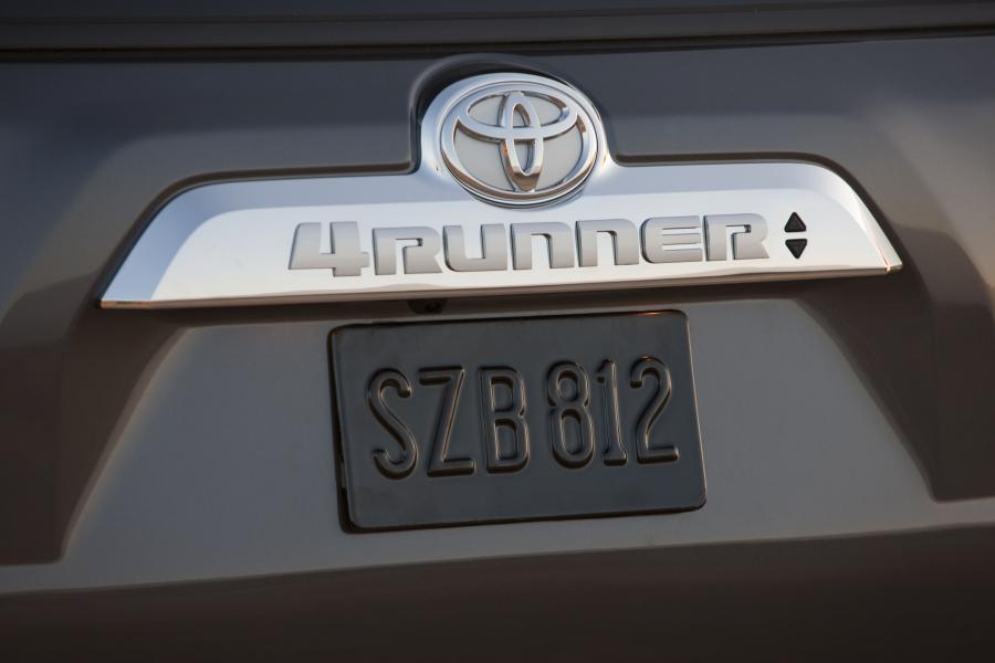  Toyota 4Runner Limited 2010 года  (фото 23 из 48)